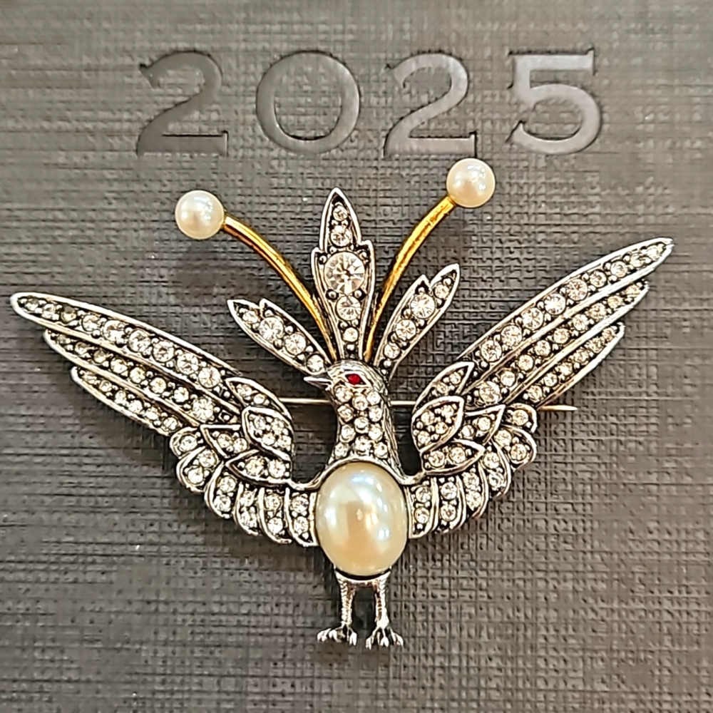 JBK  (Jackie Bouvier Kennedy) by‎ CAMROSE AND KROSS BROOCH PEARL RHINESTONE